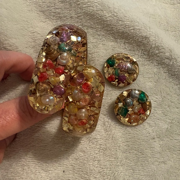 Vintage Lucite Seashell Bracelet Earrings Jewelry Set Gold Foil Confetti Bypass - Picture 2 of 8